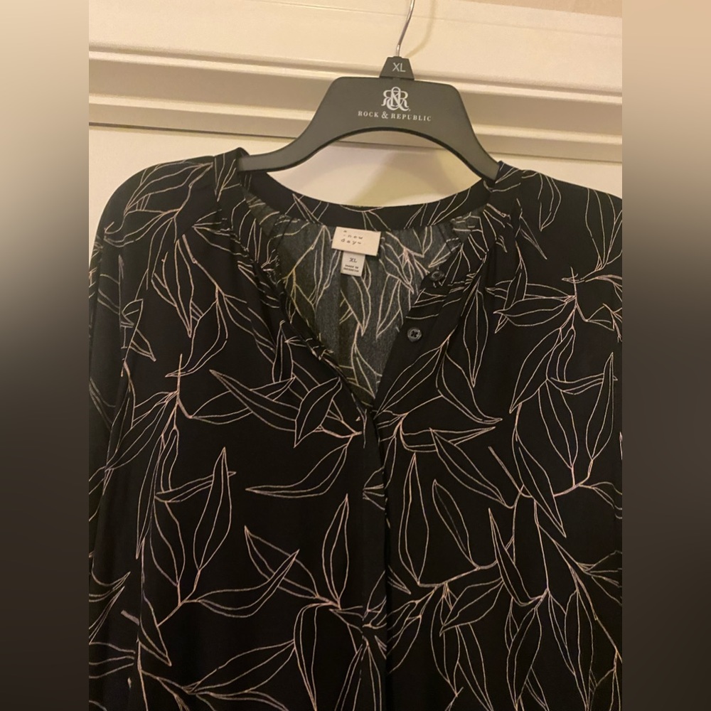 Excellent condition/never worn. Long sleeved and button up dress in front. - Picture 3 of 7